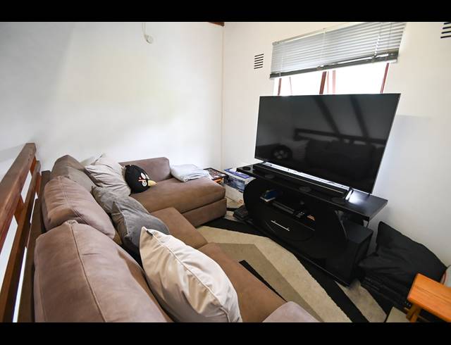 1 BEDROOM SIMPLEX FOR SALE IN THE WOLDS